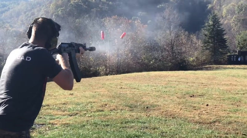 Καραμπίνα VEPR 12 βάλλει κατά ριπάς (βίντεο)